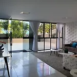 Na Beira De Pajucara - Edificio Casa Bela - Aparamento Com 02 Quartos - Possui Varanda - Vista Lateral Do Mar- Avenida Doutor Antonio Gouveia 77-Consumo Eletrico E Pago No Ckeck-Out- 1 Kwh E 1,35 Reais - Tem Tela De Protecao Na Varanda E Janelas