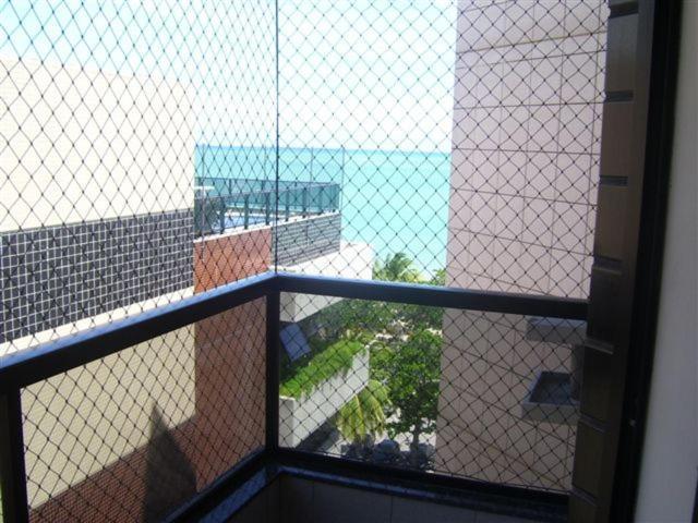 Na Beira De Pajucara - Edificio Casa Bela - Aparamento Com 02 Quartos - Possui Varanda - Vista Lateral Do Mar- Avenida Doutor Antonio Gouveia 77-consumo Eletrico E Pago No Ckeck-out- 1 Kwh E 1,35 Reais - Tem Tela De Protecao Na Varanda E Janelas * Maceio (Alagoas)