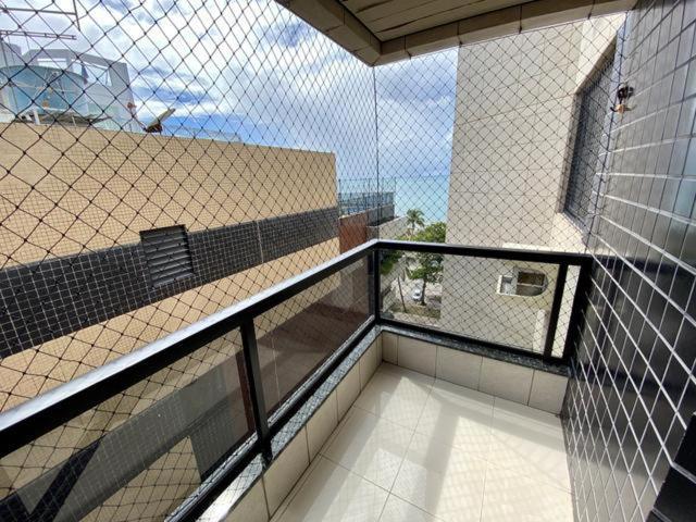 Na Beira De Pajucara - Edificio Casa Bela - Aparamento Com 02 Quartos - Possui Varanda - Vista Lateral Do Mar- Avenida Doutor Antonio Gouveia 77-consumo Eletrico E Pago No Ckeck-out- 1 Kwh E 1,35 Reais - Tem Tela De Protecao Na Varanda E Janelas Maceio (Alagoas)