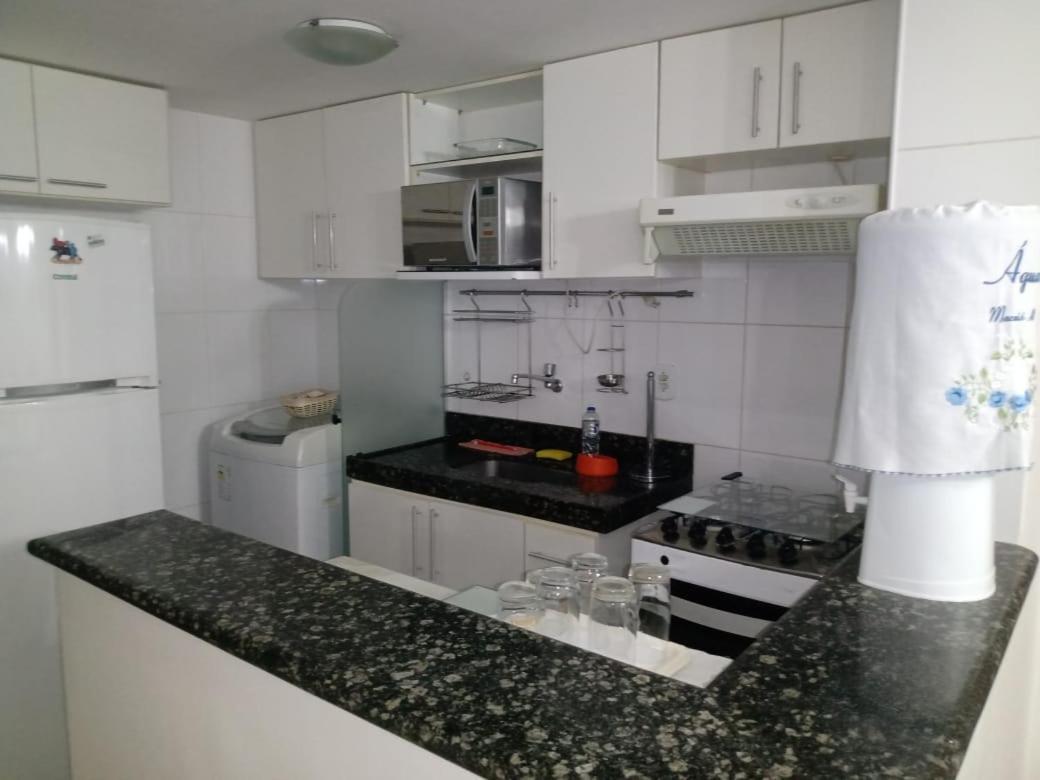 Na Beira De Pajucara - Edificio Casa Bela - Aparamento Com 02 Quartos - Possui Varanda - Vista Lateral Do Mar- Avenida Doutor Antonio Gouveia 77-consumo Eletrico E Pago No Ckeck-out- 1 Kwh E 1,35 Reais - Tem Tela De Protecao Na Varanda E Janelas Maceio (Alagoas)