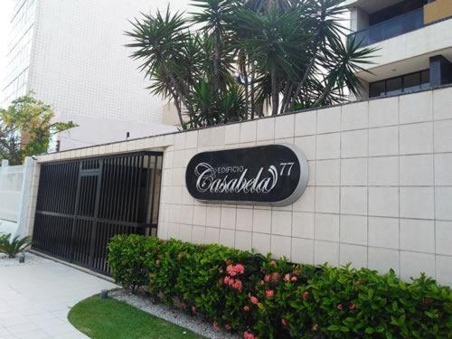 Na Beira De Pajucara - Edificio Casa Bela - Aparamento Com 02 Quartos - Possui Varanda - Vista Lateral Do Mar- Avenida Doutor Antonio Gouveia 77-consumo Eletrico E Pago No Ckeck-out- 1 Kwh E 1,35 Reais - Tem Tela De Protecao Na Varanda E Janelas * Maceio (Alagoas)
